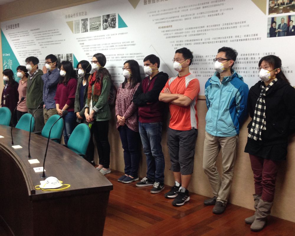 Image2:Students put on N95 surgical masks to highlight the plight of health dangers.