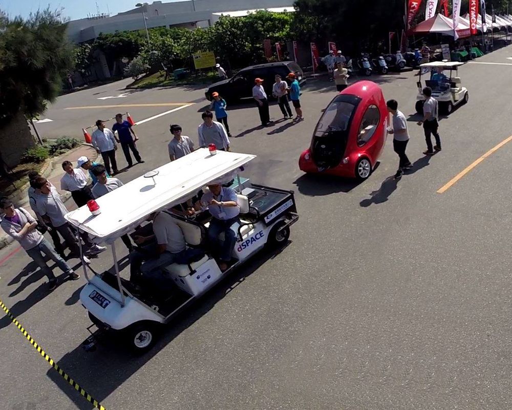 The NTU-ME team demonstrated an autonomous fleet, which consists of an automated electric golf cart and a three-wheel light electric vehicle.