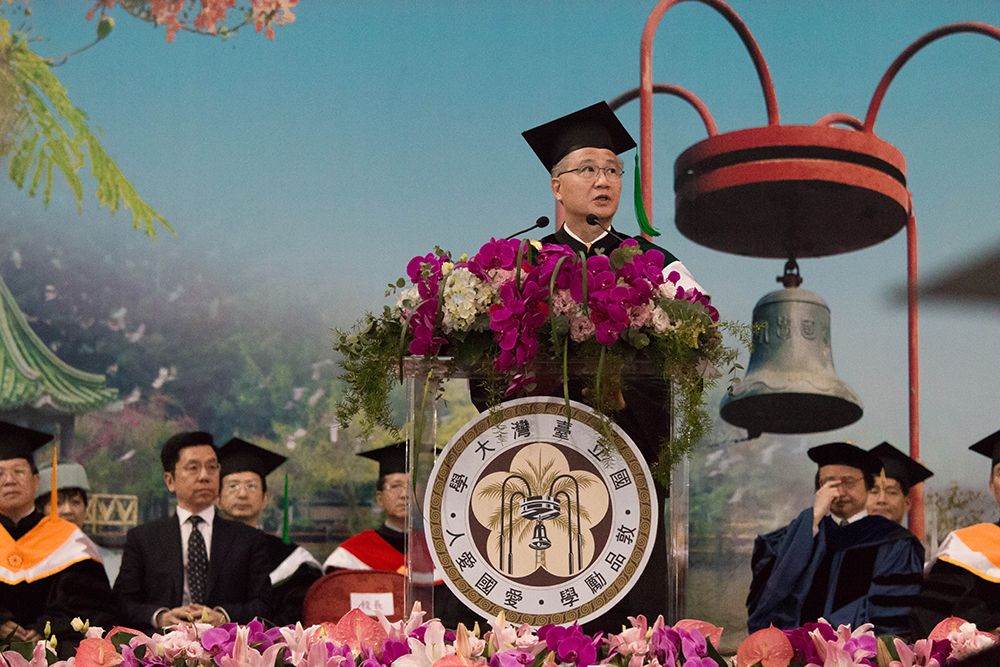 President Yang delivering commencement address
