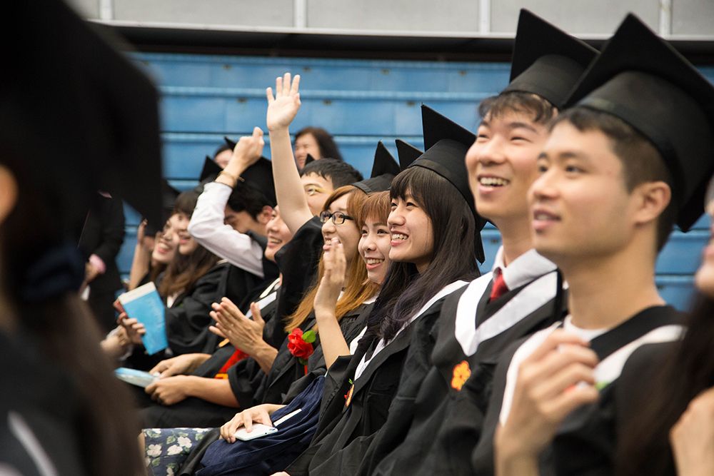 Image2:Enthusiastic response from graduates