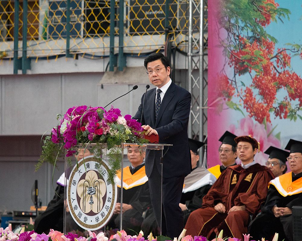 Kai-Fu Lee Addresses NTU Graduates on How to Thrive in the Age of AI