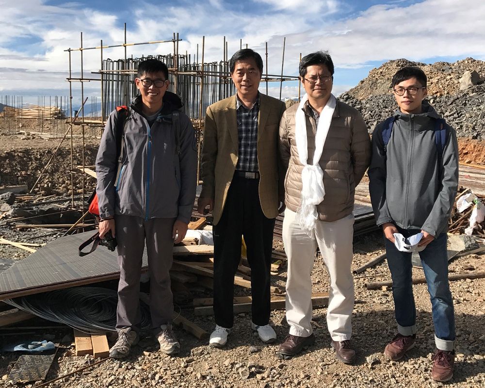 Stanford Prof. Chao-Lin Kuo (third from left) and NTU team members, Kuo-Pin Huang (first from left), Prof. Wei-Hsin Sun (second from left), and Yu-Han Tseng (fourth from left) at Ali, Tibet. Behind them is the base column for placing observation facilities.