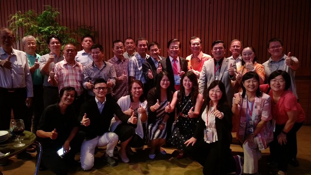 NTU representatives and alumni at the 2017 Mandarin Night in celebration of FAATUM’s 43th anniversary