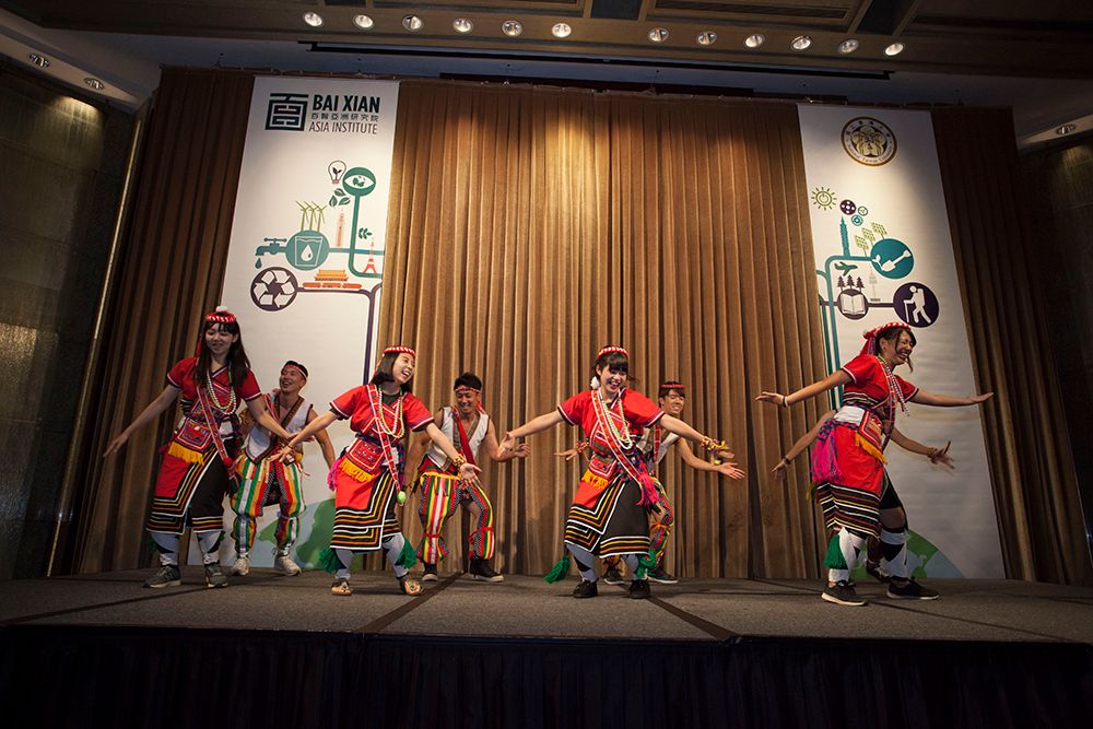 After attending the dance class offered by NTU, BXAI students showcased what they have learned at the closing ceremony.