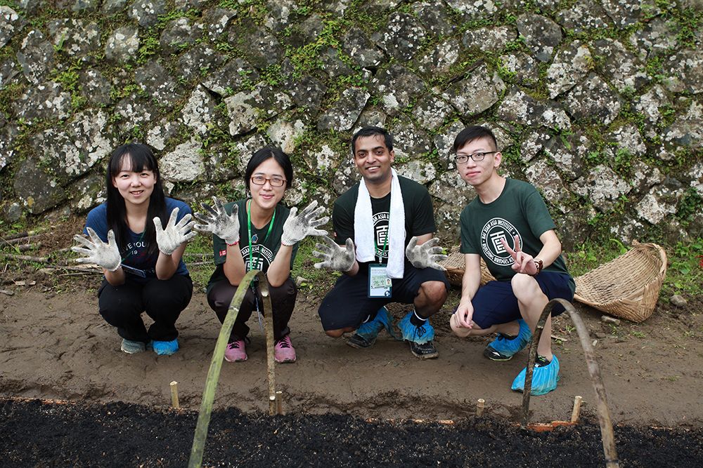BXAI students experience working in a plant nursery at Xitou Nature Education Area.