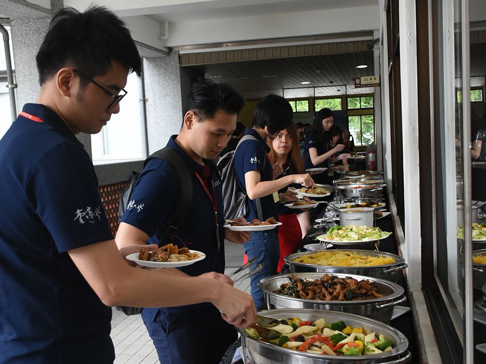 Students enjoy delicious buffet lunch.