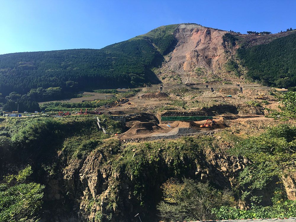 Large-scale landslide near the Aso Bridge.