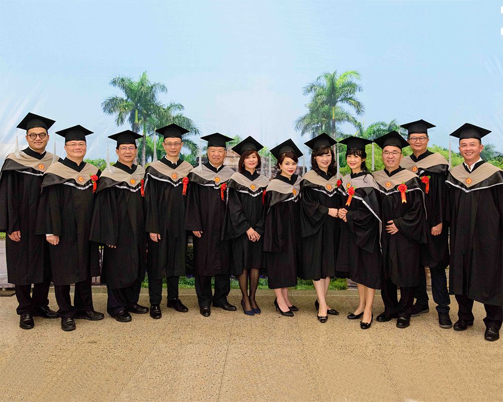 EMBA Commencement: Class of 2018 to Work Toward Social Innovation