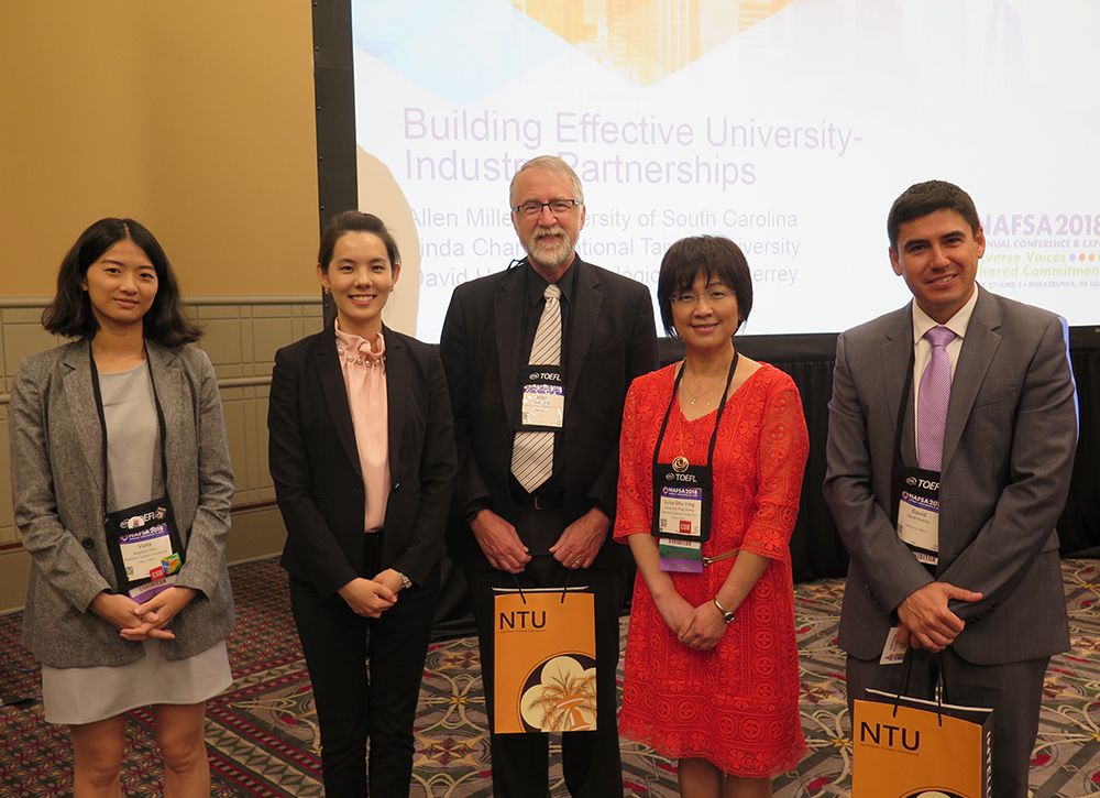 Image3:NTU delegates in a group photo with University of South Carolina’s Vice Provost and Director of International Programs Paul Allen Miller (third from left), and Tecnológico de Monterrey’s Director of Short Term Academic Programs David Huerta (first from right).