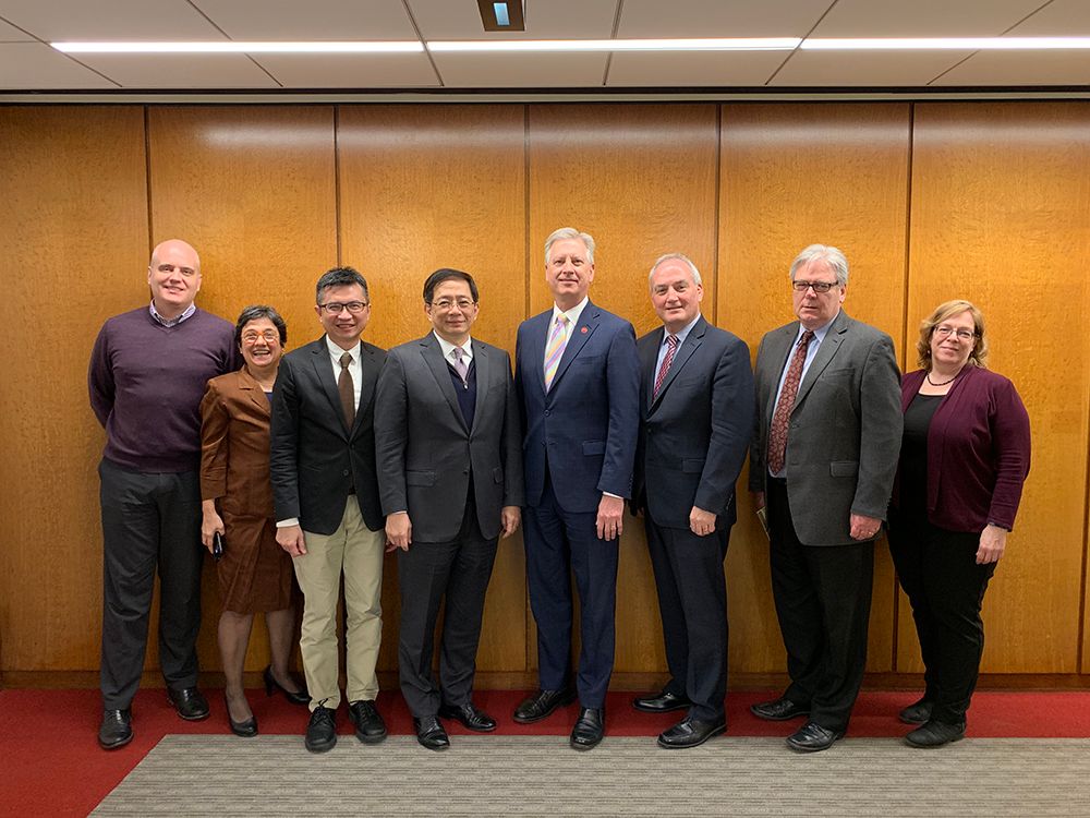 President Kuan (fourth from left) poses with UIC Vice Provost for Global Engagement Neal R. McCrillis (fourth from right) and staff at the Office of Global Engagement.