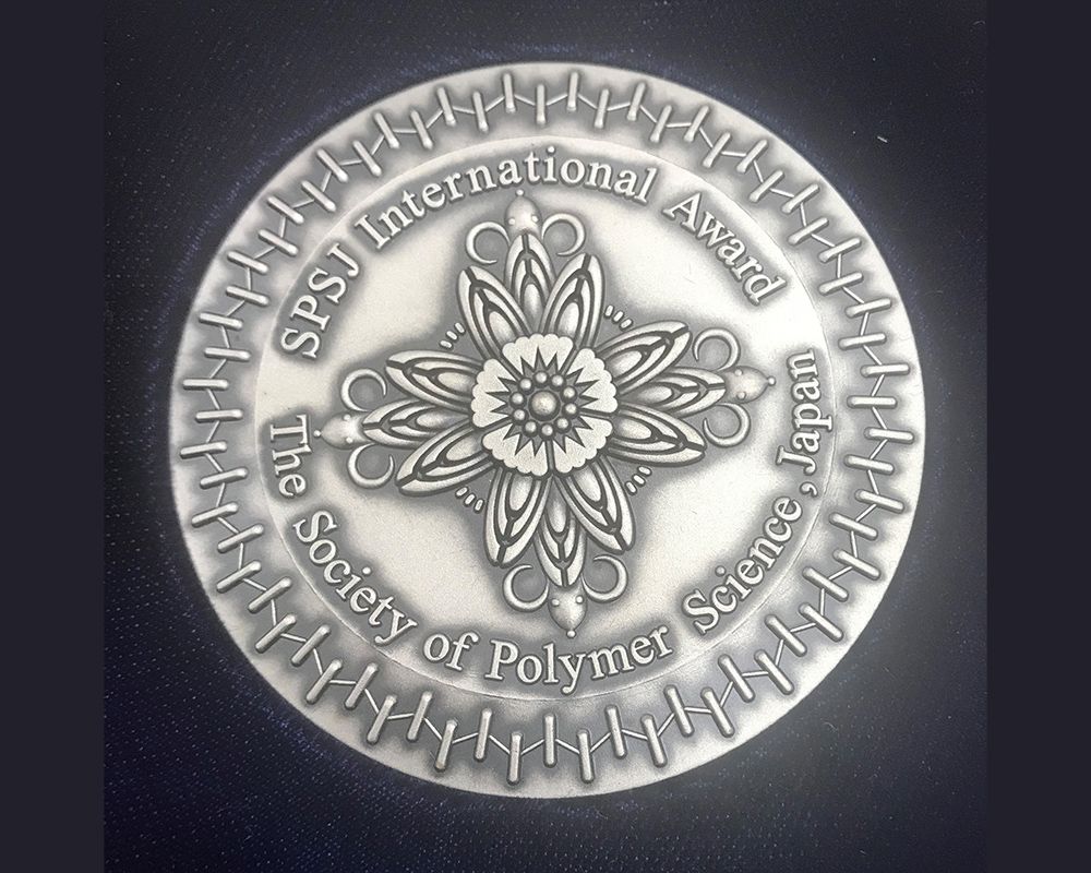 Medal of the SPSJ International Award.