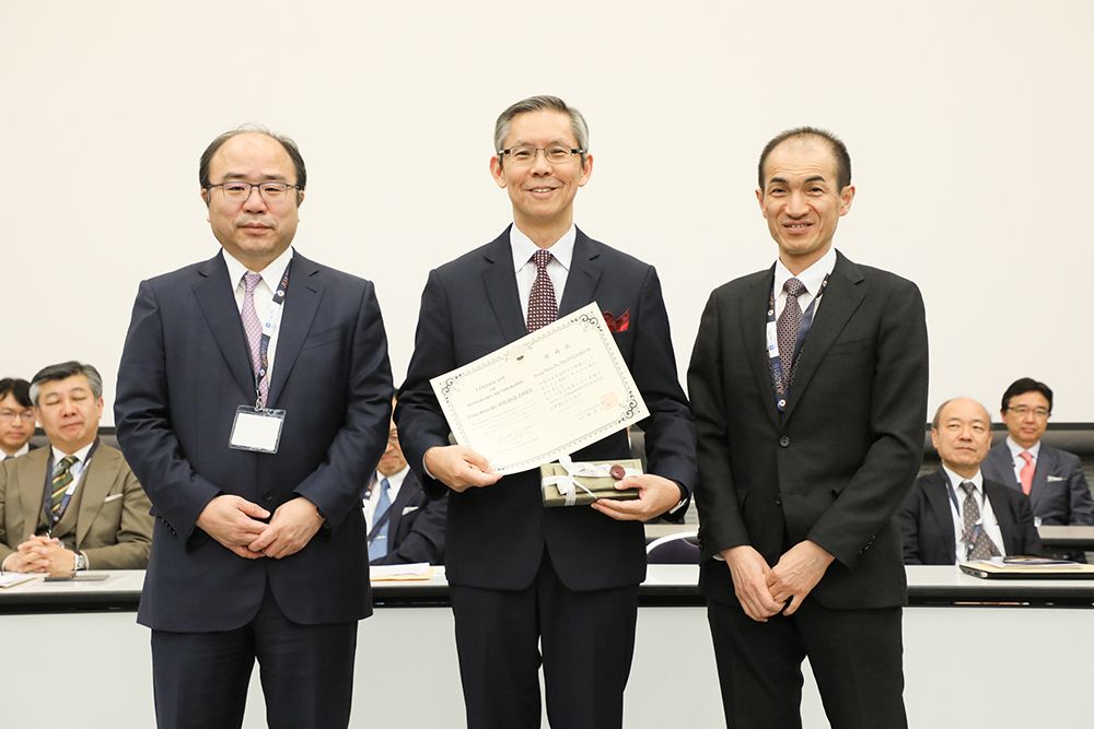Prof. Yeong-Shiau Pu is awarded JUA Honorary Membership.