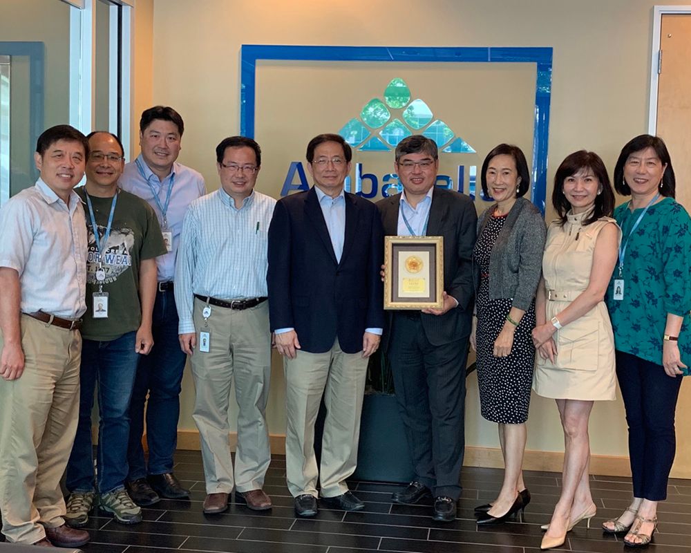 President Kuan Leads a Delegation to Visit Outstanding Alumni at Silicon Valley