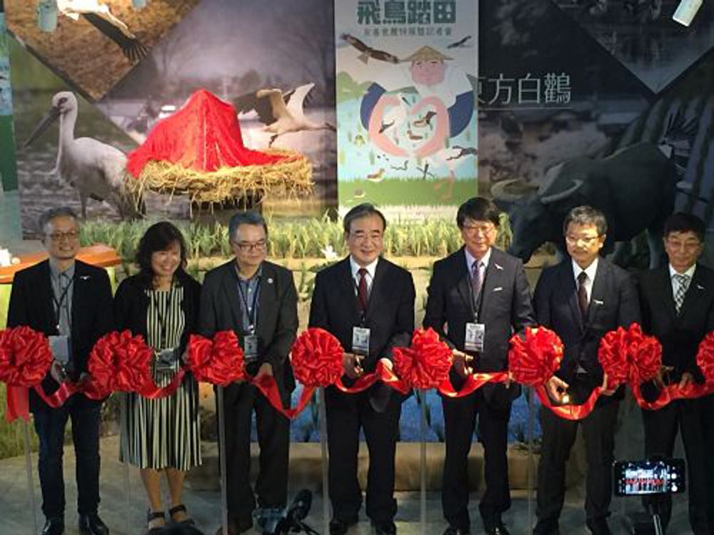 Image3:Toyooka Mayor Nakagai (third from right) travels all the way from Japan to attend the ribbon-cutting ceremony on Oct 1.