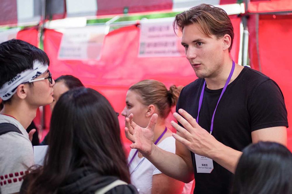 An exchange student from Sweden shares information with NTU students.