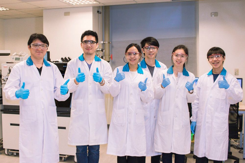 Members of Dr. Hsu’s lab at NTU’s Department of Chemistry.