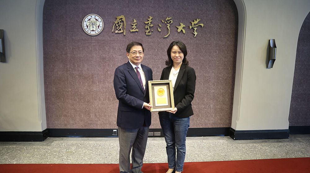 Image4:Ms. Kate Liao (廖尉君; right), Micron’s Managing Director of Public Affairs in Taiwan.