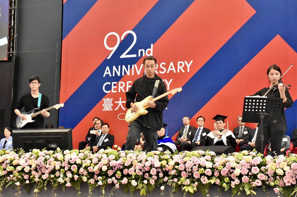 Image4:NTU students performing at the ceremony.