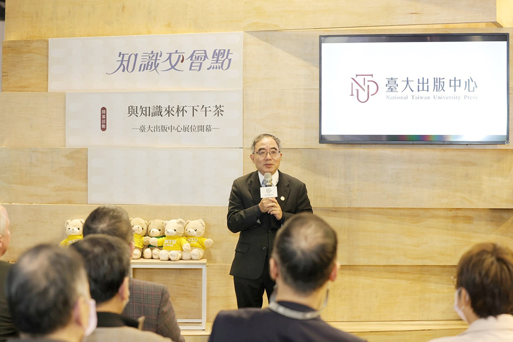 Image2:NTU President Wen-Chang Chen (陳文章) encourages everyone to read good books that touch their souls and help them grow.