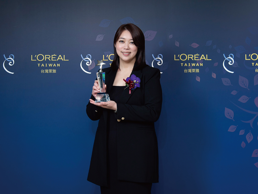 Image1:Congratulations to Prof. Hu for Winning the L'ORÉAL - UNESCO Award For Women in Science.