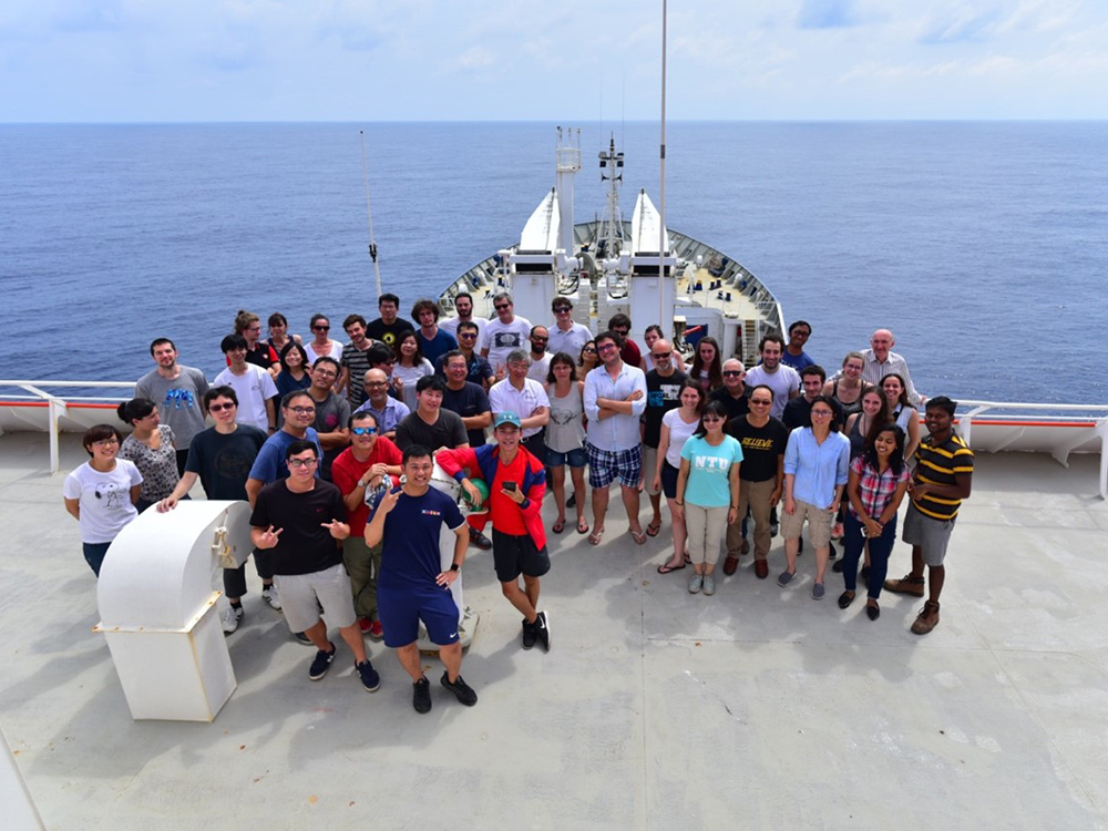 Image2:Taiwanese and French scientists on board of R/V Marion Dufresne during the 2018 EAGER cruise offshore Taiwan.