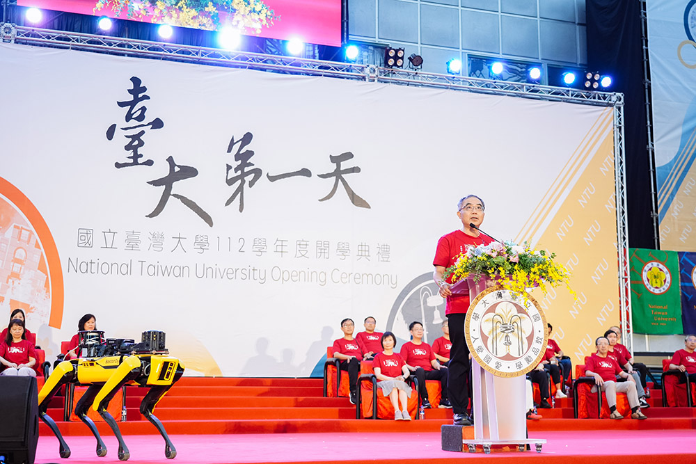 Image2:National Taiwan University held its opening ceremony for the 112th academic year. President Wen-Chang Chen welcomed the new students in his address, expressing his hope that they would have a rich university experience and take pride in being part of the NTU community.