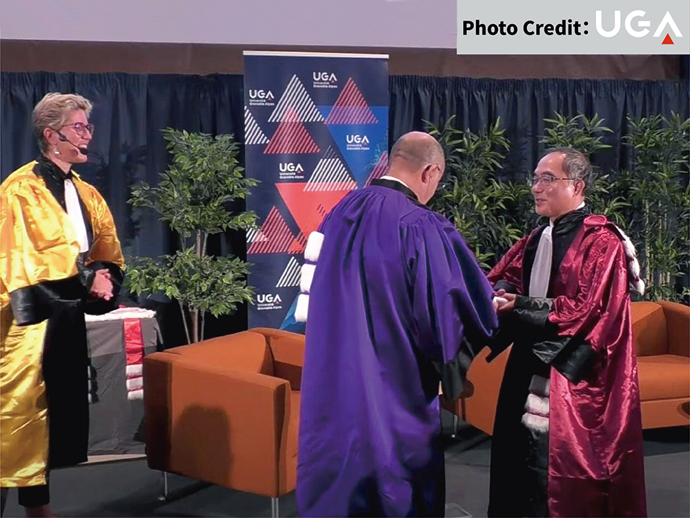 Image3:President Wen-Chang Chen accepted the honorary degree from UGA.