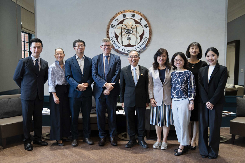 Image1:Group of NTU President Wen-Chang Chen, UiO President Svein Stølen, and other participants.