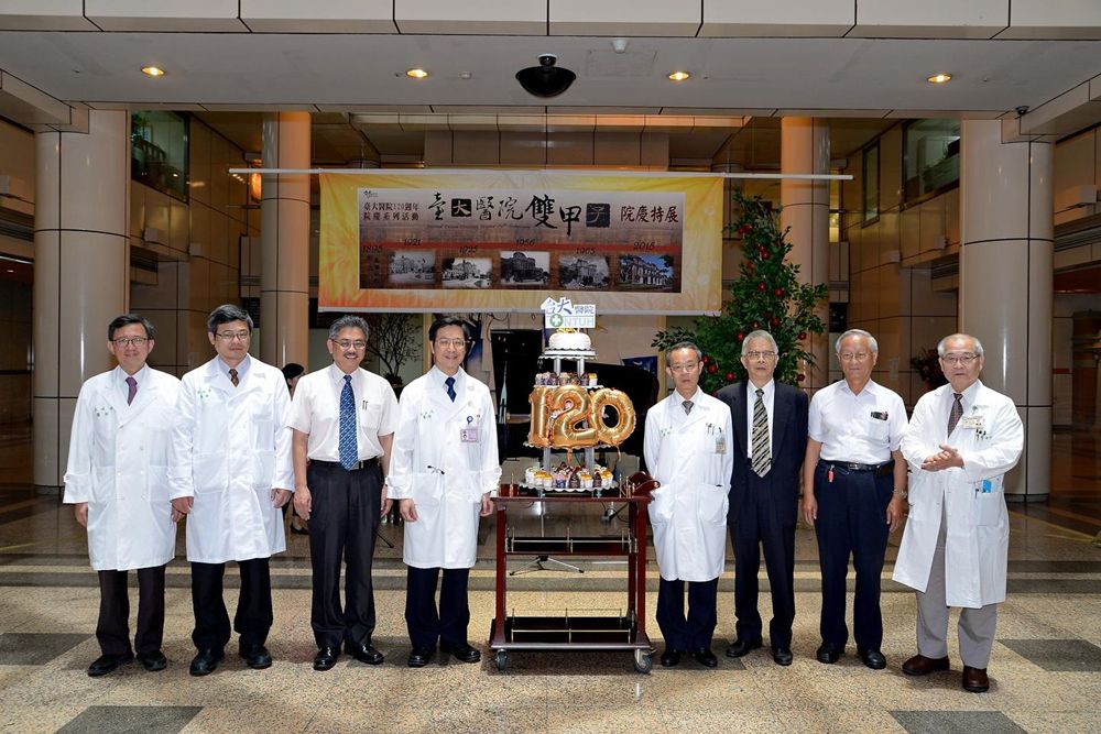 圖1:今年臺大醫院建院 120 週年，臺大醫院舉辦「臺大醫院雙甲子特展」，帶領社會大眾認識臺大醫院的過去、現在以及未來。