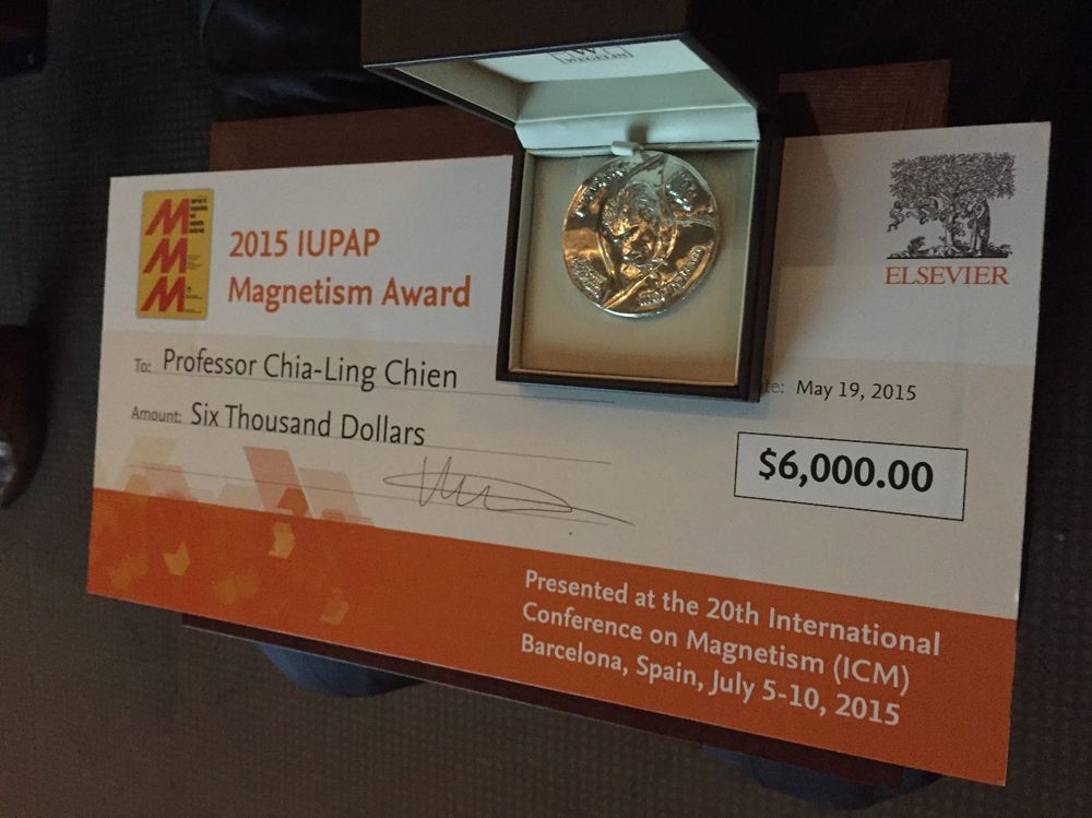 2015 IUPAP Magnetism Award 獎金及獎牌。