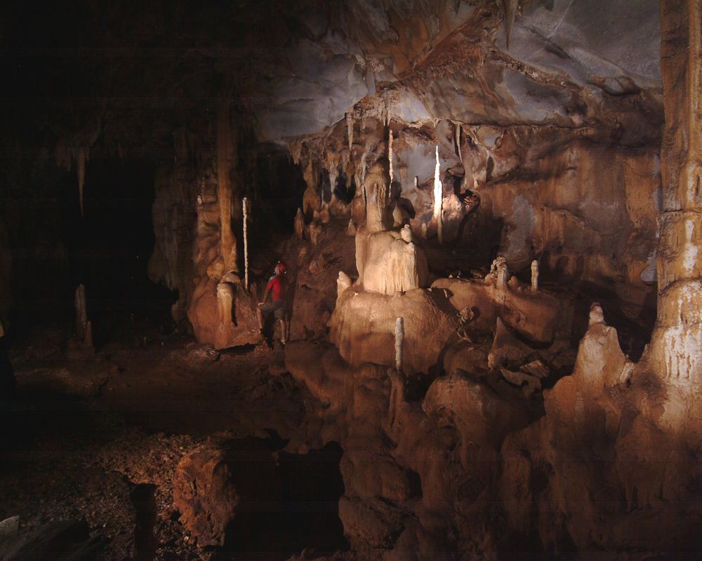 菲律賓巴拉望地下河洞穴。