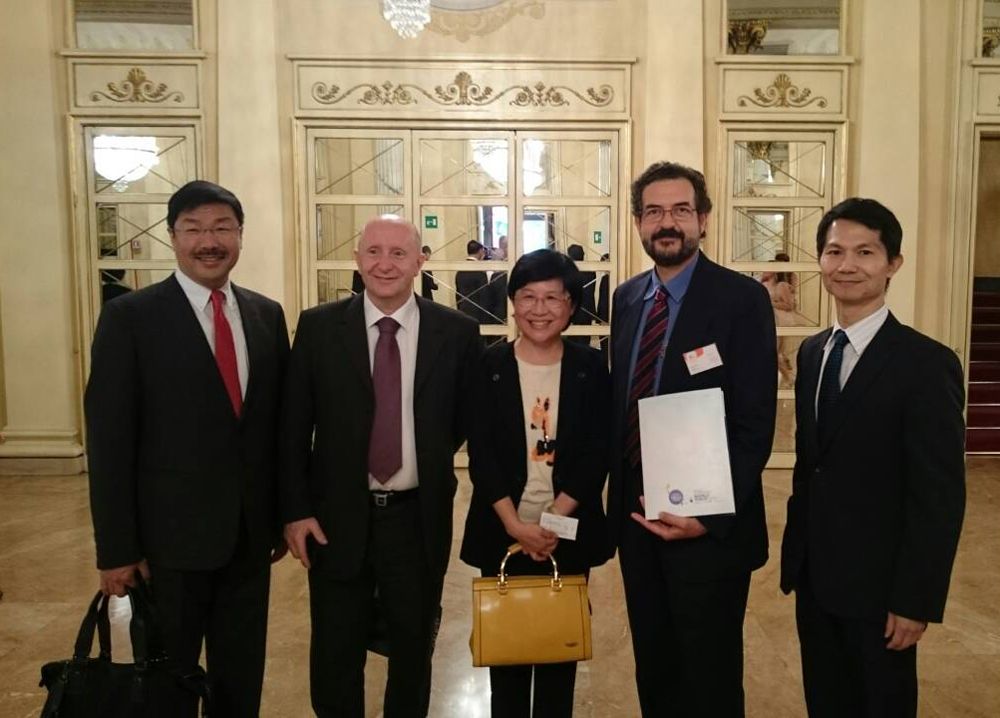 馮燕政務委員(中)率領台灣代表團出席米蘭社會企業世界論壇
