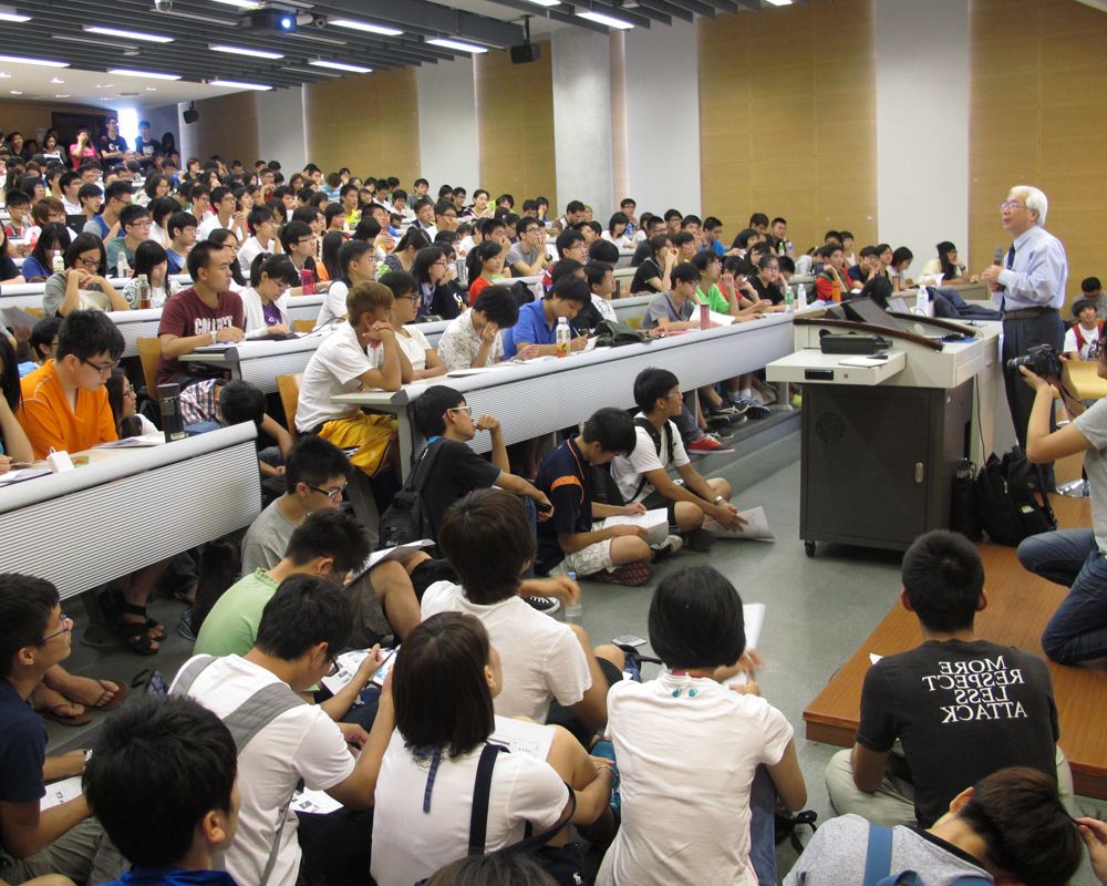 各學院學術提升研商會議:文學院多元人文學特色課程成果報導-封面圖