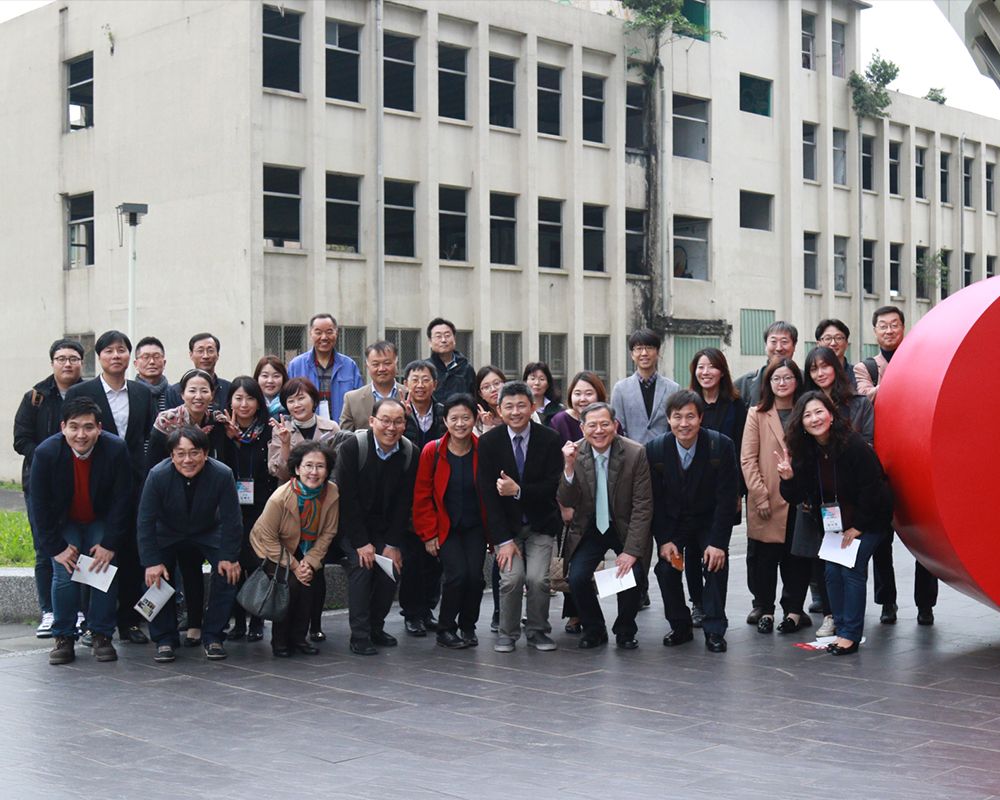 韓國成均館大學工學院長 Dr. Song 率領50位學者至臺大D-School參觀。