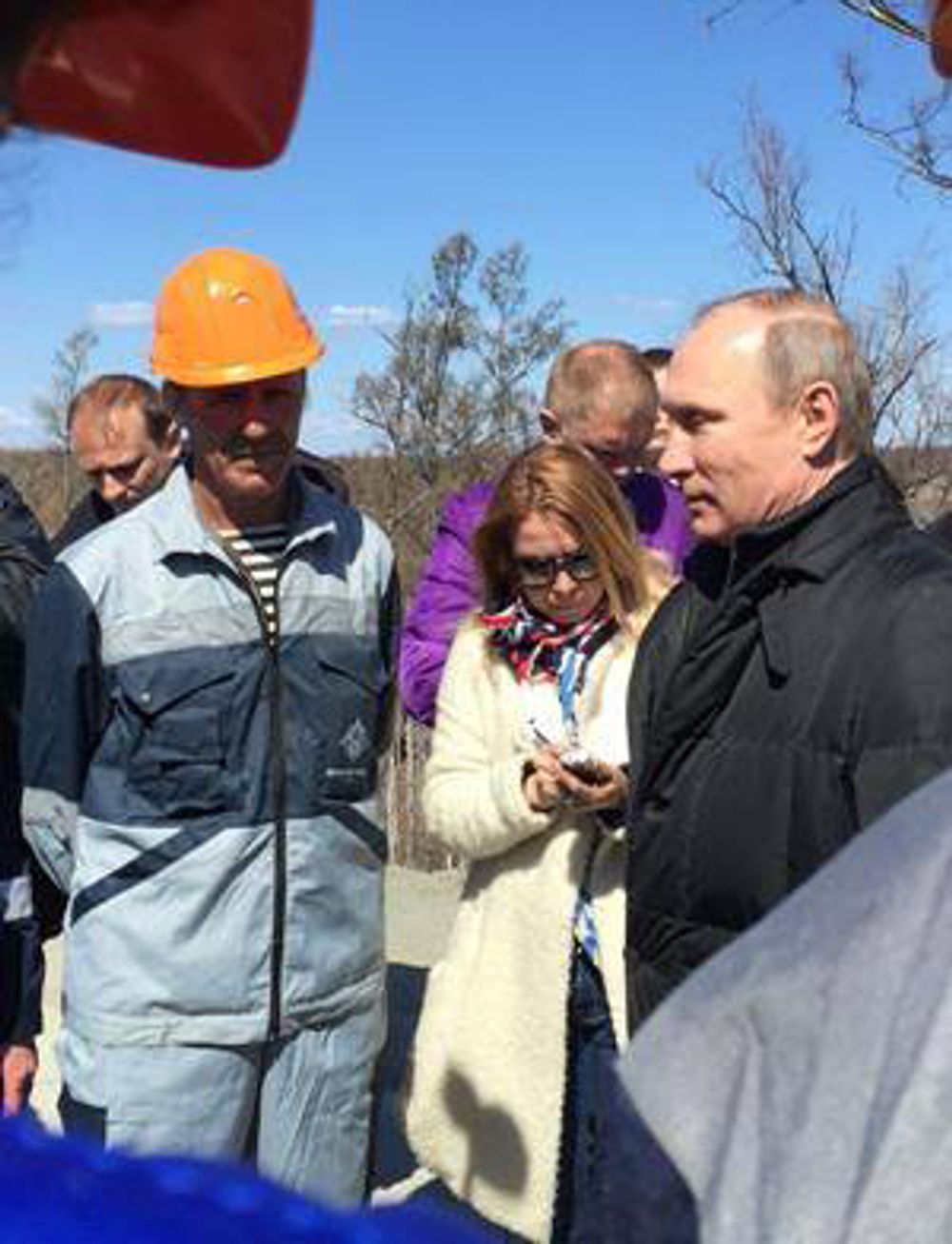 俄羅斯總統普丁在現場接受記者採訪。