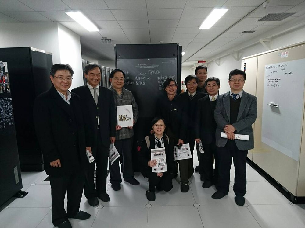 圖1:NTU SPARK計畫團隊拜訪東北大學實驗室。