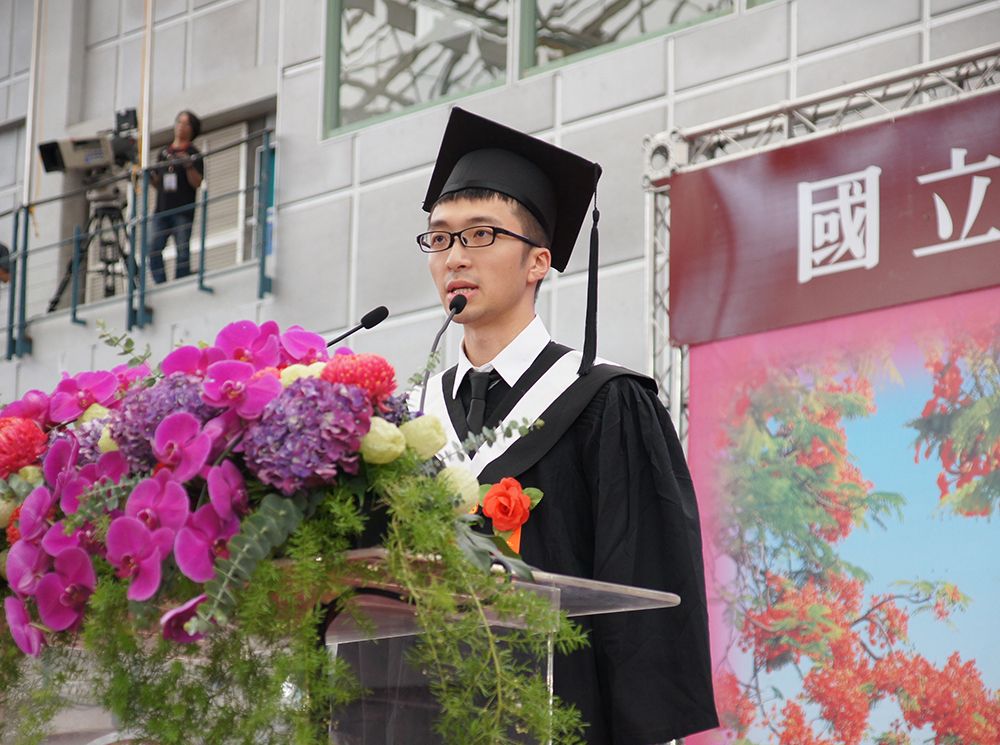 畢業生致詞代表歷史學系4年級 唐勗維。