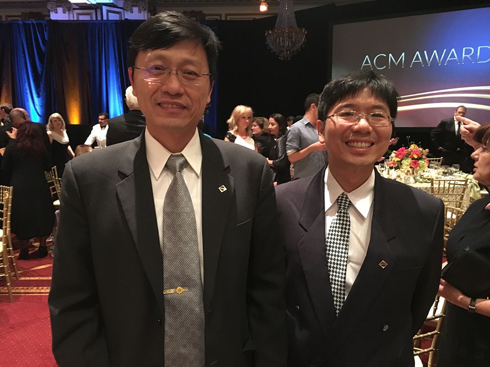 圖片左為郭大維教授，右為林智仁教授。