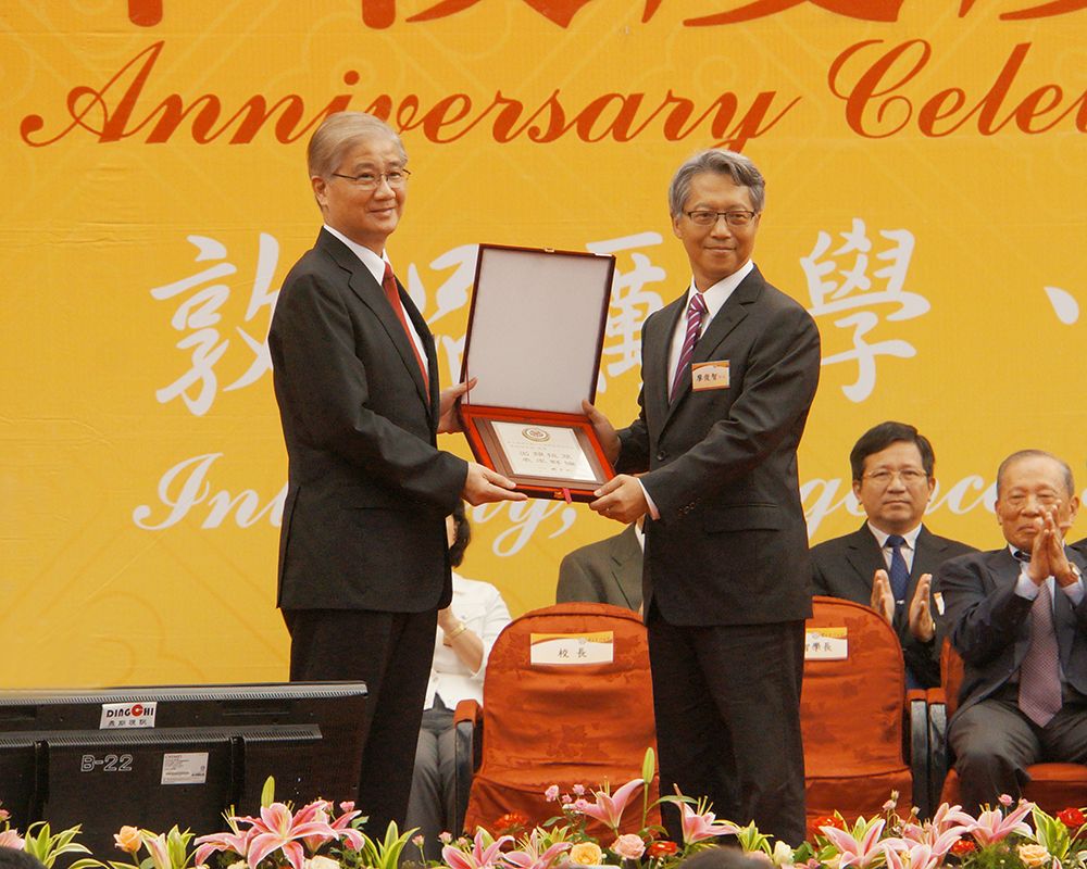 中研院院長廖俊智教授在科學與工程領域傑出表現，獲得國際許多重要獎項肯定，並獲選本屆學術類傑出校友。 