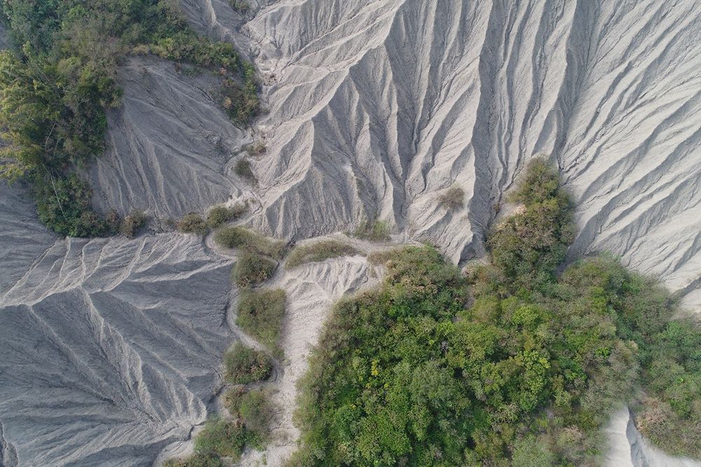 圖1:臺南龍崎泥岩惡地無人機空拍照。