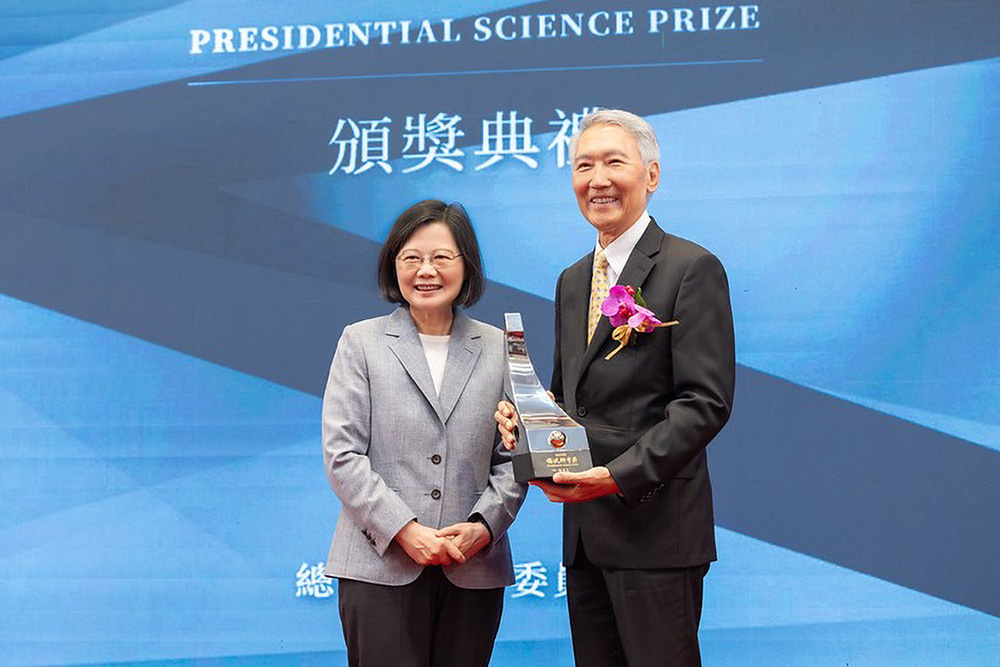 圖1:校友胡正明獲頒2023總統科學獎（照片引自總統府官網）